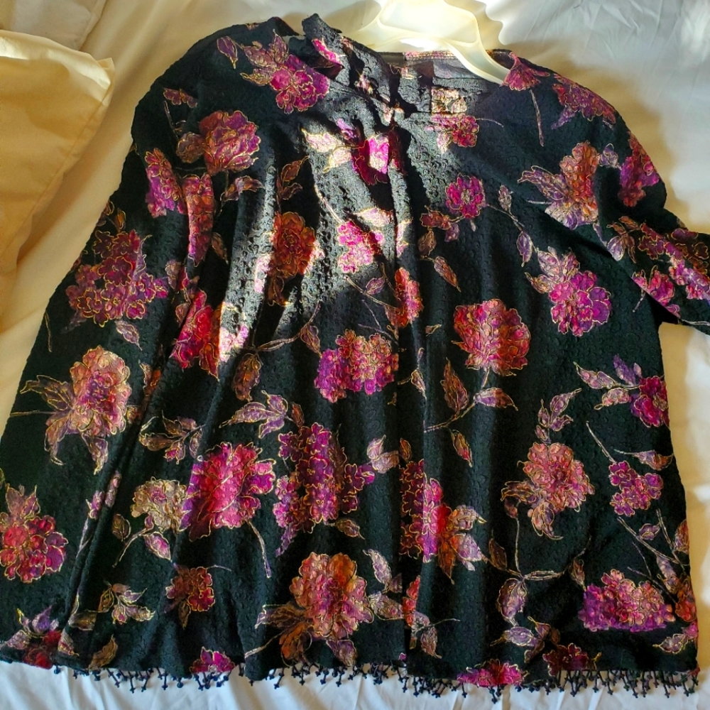 Dress Barn women's dressy top.  22w